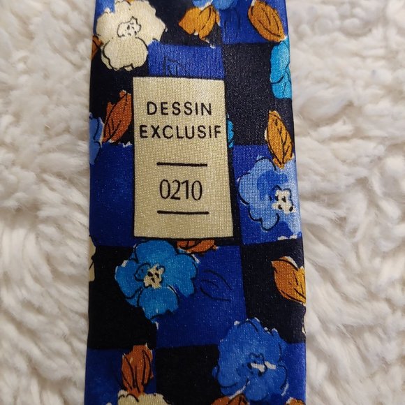 Givenchy Selection Couture #0210 100% Silk Showy Blue Rose Gentlemans Tie - Picture 7 of 9